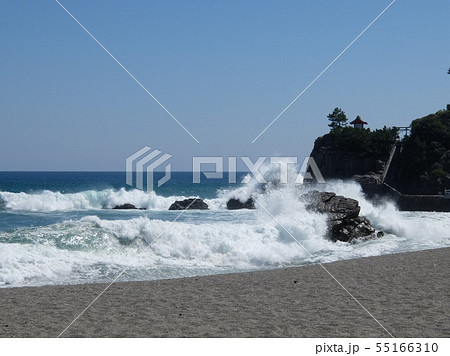 高波に洗われる高知・桂浜　 55166310