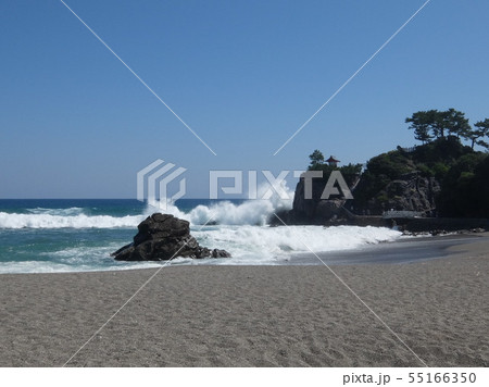 高波に洗われる高知・桂浜　 55166350