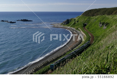 《五能線が走る風景　(晴れ)》青森県深浦町 55166892