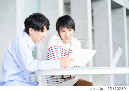 カジュアルなビジネスシーン 55170280