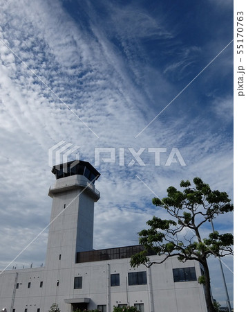 快晴の松山空港 管制塔 55170763