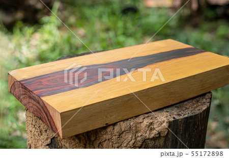 Wood logs of Burmese rosewood Wood logs of Burmese rosewood 55172898