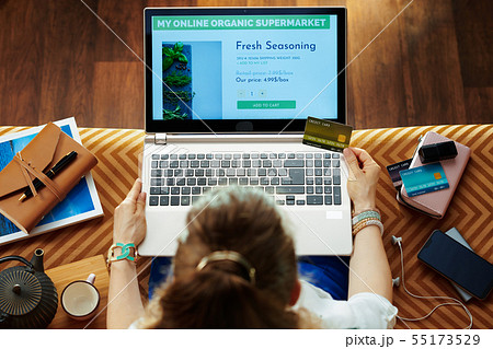 housewife with credit card buy grocery online on laptop 55173529