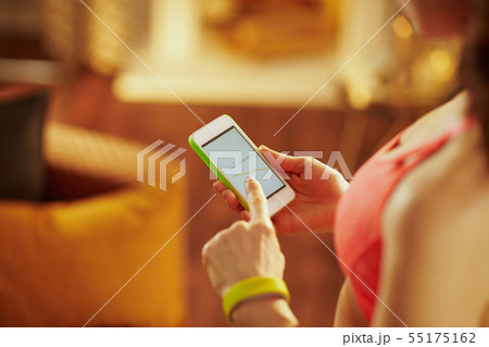 Closeup on smartphone screen with fit app in hand of fit woman 55175162