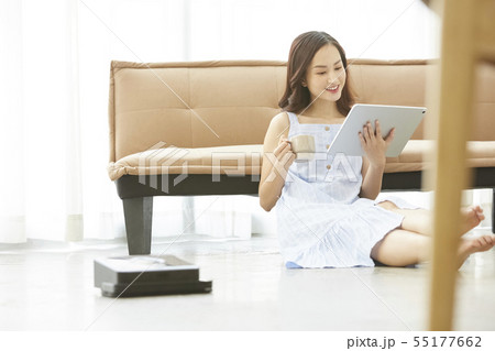 ライフスタイル　リビング　休日 55177662