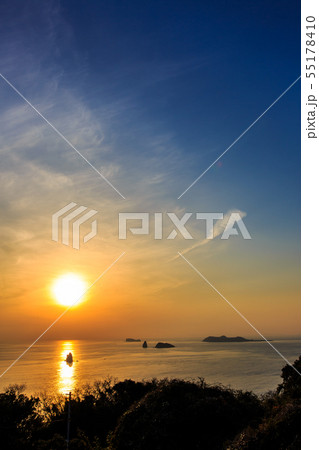 大野町から角力灘の夕陽　ながさきサンセットロード　【長崎市】 55178410