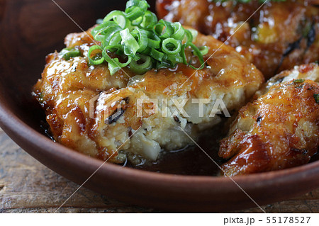ヘルシーで健康的な豆腐ハンバーグ 55178527