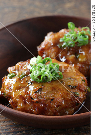 ヘルシーで健康的な豆腐ハンバーグ 55178529