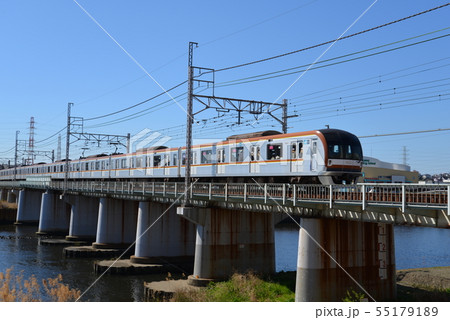 東急東横線と鶴見川(横浜市港北区綱島) 55179189