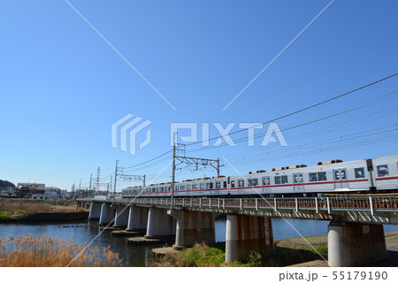 東急東横線と鶴見川(横浜市港北区綱島) 55179190