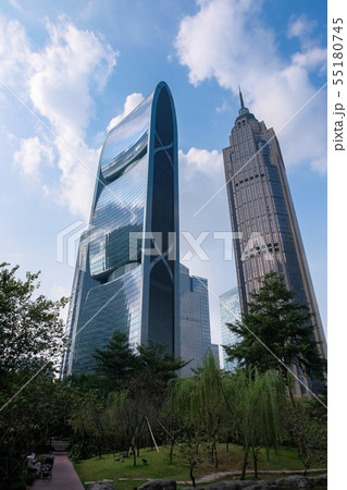 広州 オフィス街 高層ビル群 広州 オフィス街 高層ビル群 55180745