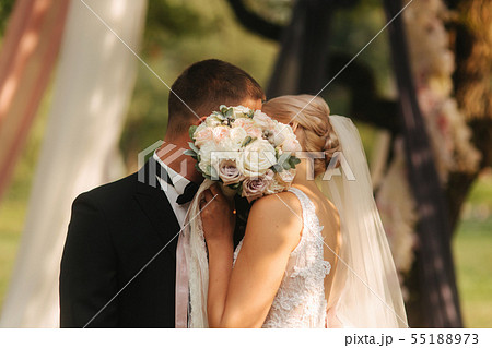 Just Married couple celebrate the end of wedding ceremony Background of recorated tree 55188973