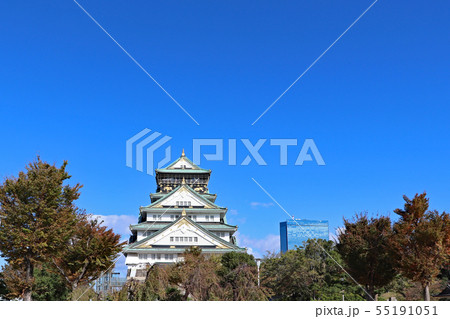 秋の青空と大阪城天守閣 秋の青空と大阪城天守閣 55191051