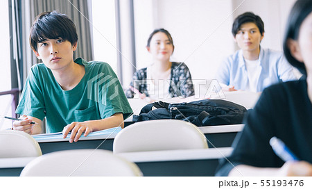 男性 大学生 勉強 撮影協力:恵泉女学園大学 男性 大学生 勉強 撮影協力:恵泉女学園大学 55193476