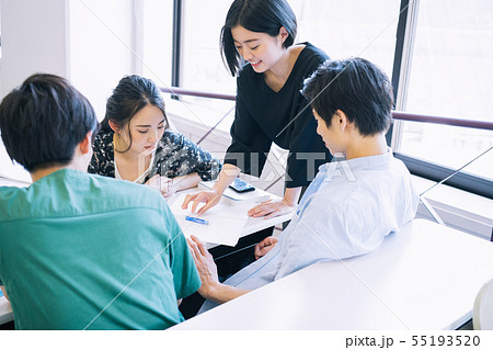 男女 大学生 勉強 撮影協力:恵泉女学園大学 男女 大学生 勉強 撮影協力:恵泉女学園大学 55193520