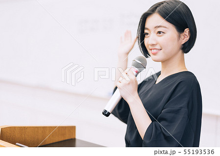 女性 大学生 プレゼン 撮影協力:恵泉女学園大学 女性 大学生 プレゼン 撮影協力:恵泉女学園大学 55193536