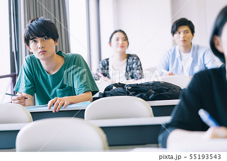 男女　大学生　勉強　撮影協力：恵泉女学園大学 55193543