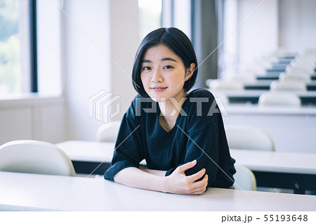 女性　大学生　キャンパスライフ　撮影協力：恵泉女学園大学 55193648
