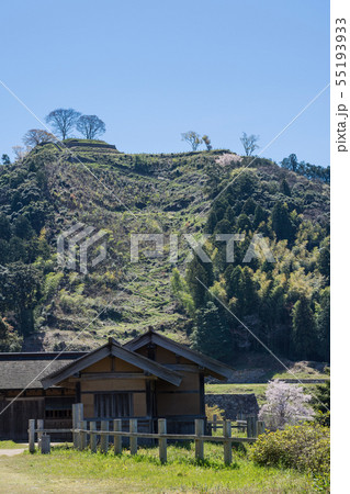 月山富田城 本丸跡を望む 月山富田城 本丸跡を望む 55193933