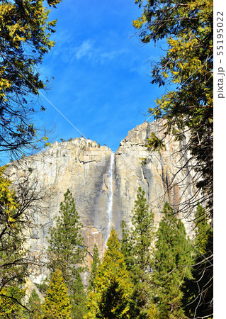 3つに分かれる滝を合わせると世界で5番目の高さをもつヨセミテ滝 55195022