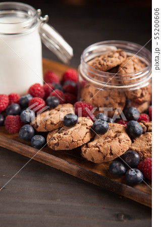 Fresh and tasty dessert made out of chocolate oatmeal cookies with raspberries 55200606