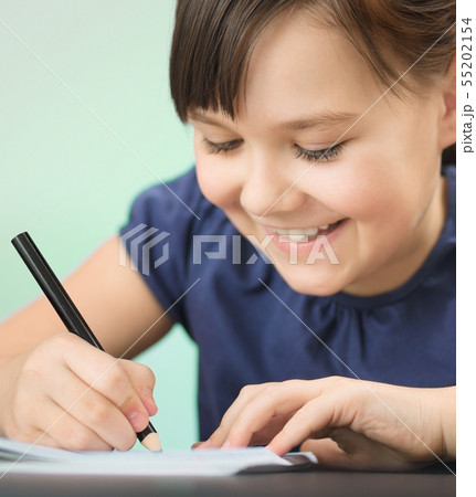Cute cheerful child drawing using pencil Cute cheerful child drawing using pencil 55202154