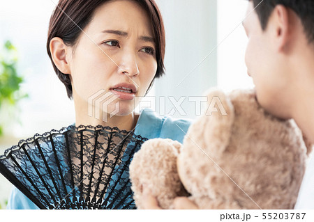 夫婦 カップル 夫に呆れる 夫が怪しい 夫婦 カップル 夫に呆れる 夫が怪しい 55203787