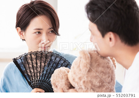 夫婦　カップル　夫に呆れる　夫が怪しい 55203791