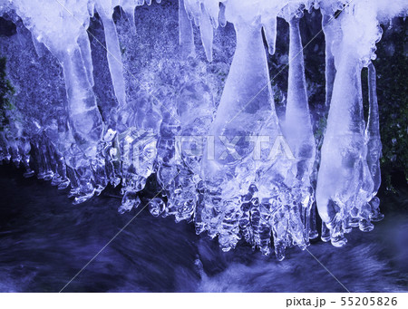 飛沫の氷結・冬の渓流・自然の造形の現場です。広島県 飛沫の氷結・冬の渓流・自然の造形の現場です。広島県 55205826