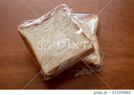食パン　ラップで包んで保存 55209968