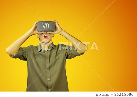 Man uses VR Man uses VR 55215096