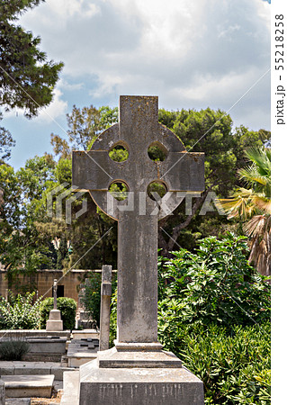 Old tombstone with Celtic cross an ancient war Old tombstone with Celtic cross an ancient war 55218258