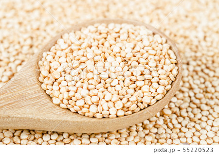 quinoa seeds in spoon. quinoa seeds in spoon. 55220523