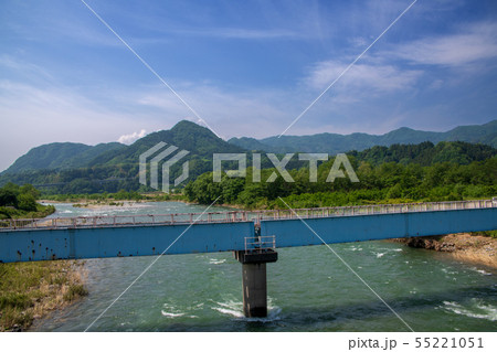 利根川の風景 群馬県みなかみ町 徒渉橋下流方面 利根川の風景 群馬県みなかみ町 徒渉橋下流方面 55221051