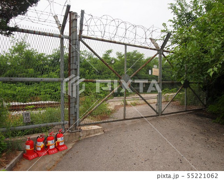 国境の有刺鉄線 55221062