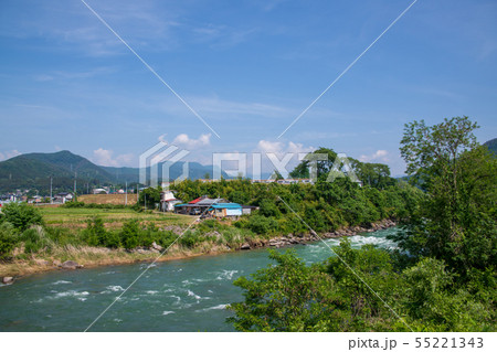 利根川の風景 群馬県みなかみ町 徒渉橋からの景観 利根川の風景 群馬県みなかみ町 徒渉橋からの景観 55221343
