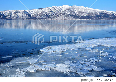 薄氷と藻琴山 薄氷と藻琴山 55230237