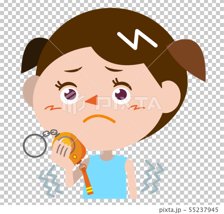 防犯ブザーと怯えている女の子 55237945