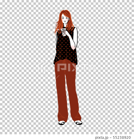 少婦飲用的咖啡在城市 55238920