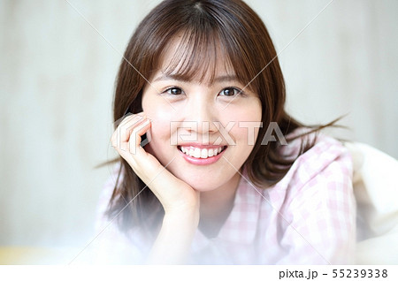寝室の女性イメージ 寝室の女性イメージ 55239338