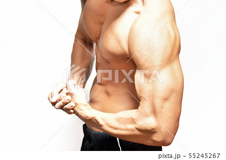 鍛えた若者の身体 55245267