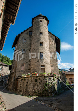 Alley with medieval stone building in Conflans Alley with medieval stone building in Conflans 55249059