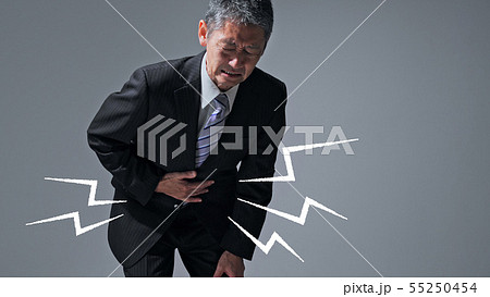 腹痛の中高年男性 55250454