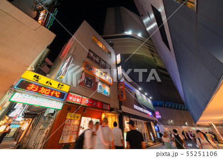 日本の横浜都市景観　「狸小路」などを望む 55251106