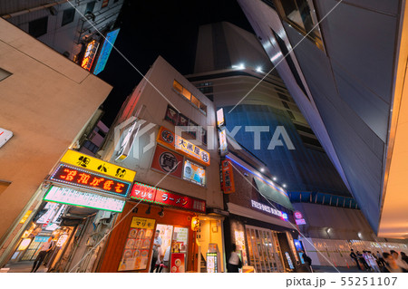 日本の横浜都市景観　「狸小路」などを望む 55251107