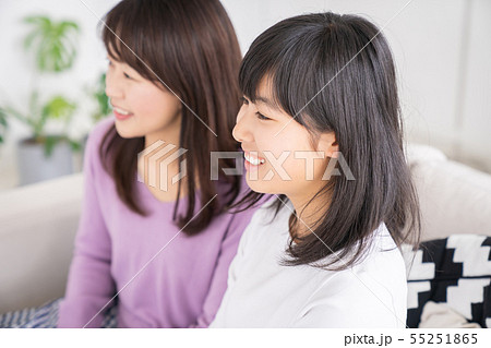 リラックスする親子 リラックスする親子 55251865