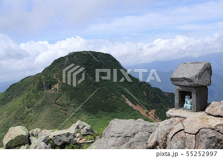 俎嵓から望む柴安嵓（夏） 55252997