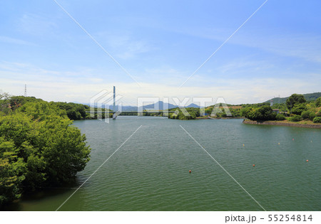 府中湖と高松道のさぬき府中湖橋 55254814