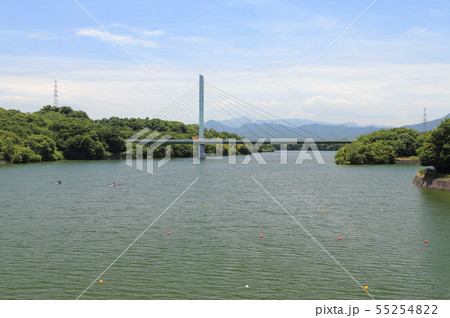 府中湖とカヌー、高松道のさぬき府中湖橋 55254822