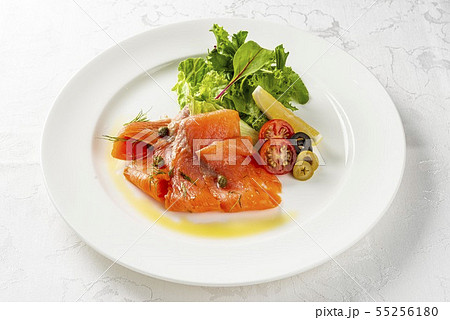 美味しいスモークサーモン 55256180